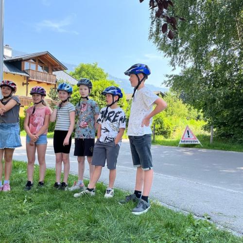 Die Kinder warten gespannt