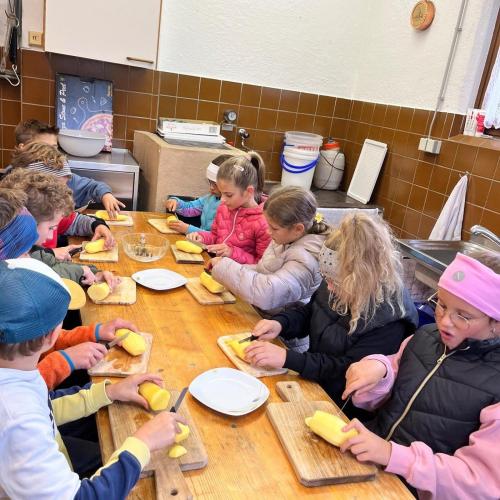 Wir durften sogar selber Pommes schneiden