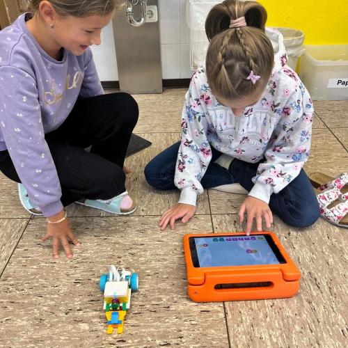 Die Kinder beim Programmieren